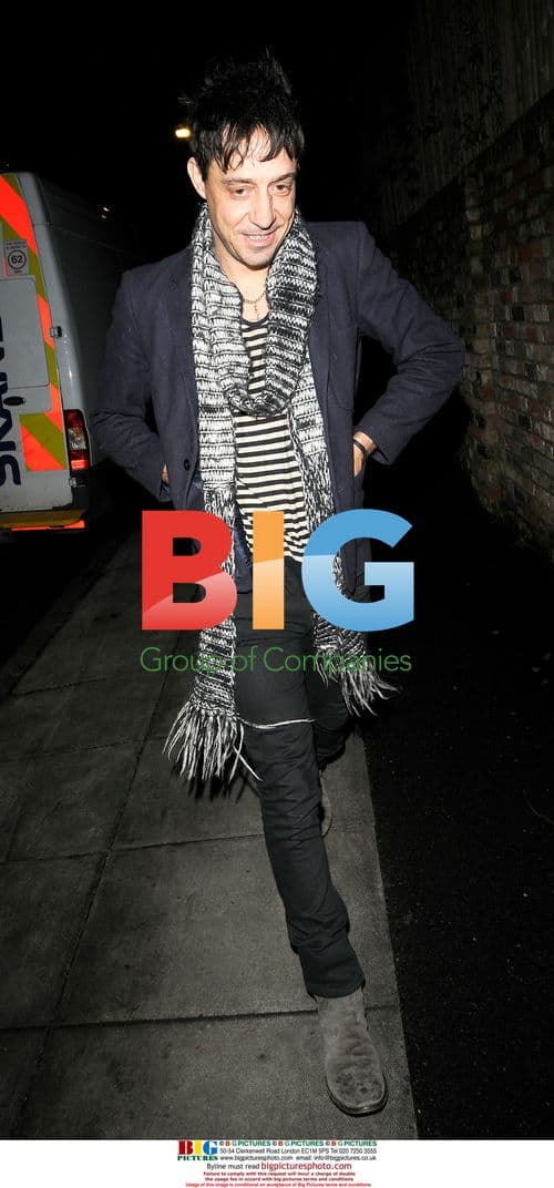 Jamie Hince leaving Kate Moss's house