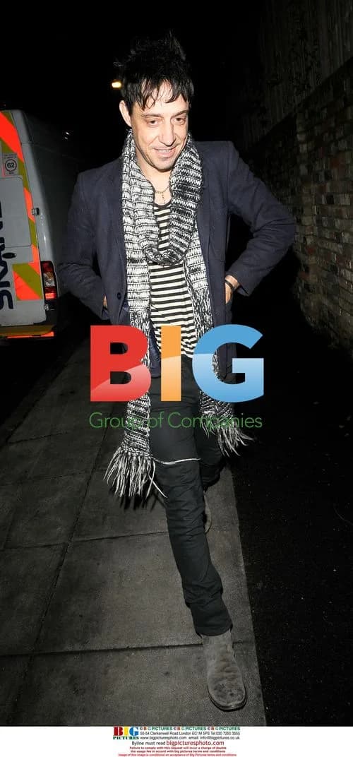 Jamie Hince leaving Kate Moss's house