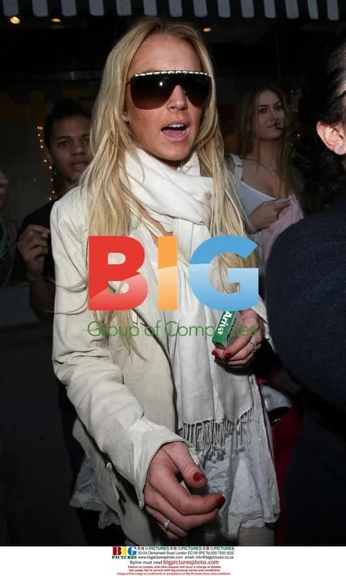 Lindsay Lohan Shopping