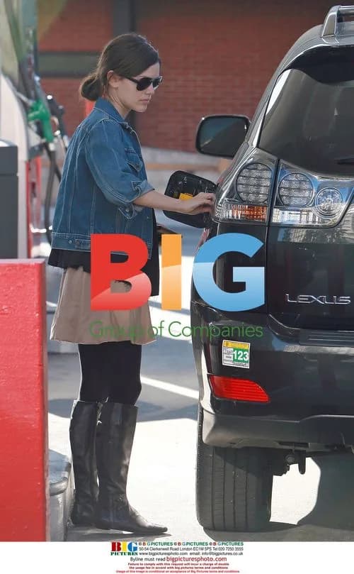 Rachel Bilson Fuels Up Lexus Hybrid