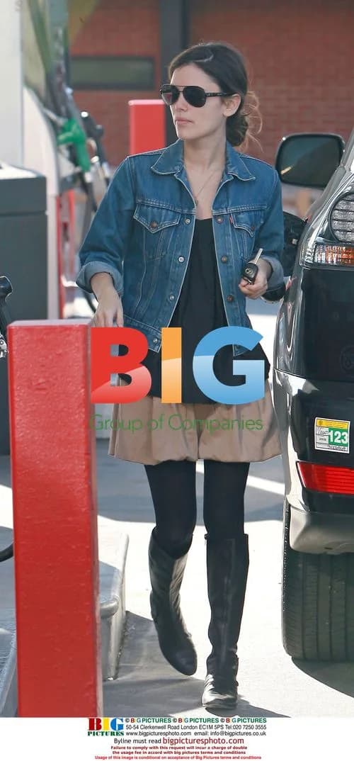 Rachel Bilson Fueling Hybrid Car