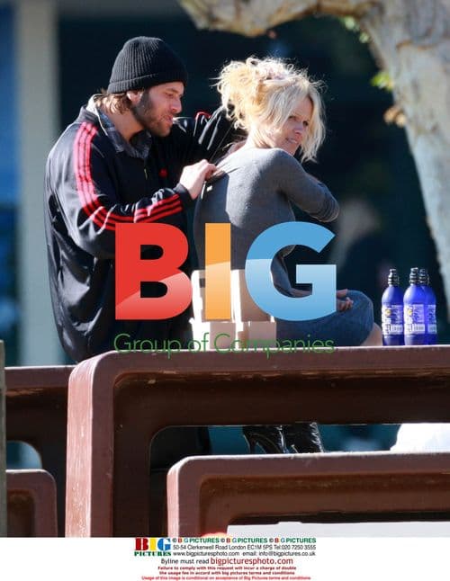 Pamela Anderson and Rick Salomon get frisky in park