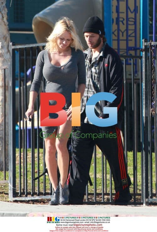 Pamela Anderson and Rick Salomon get frisky in park