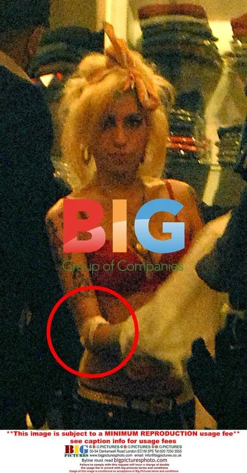 Amy Winehouse Shopping in London