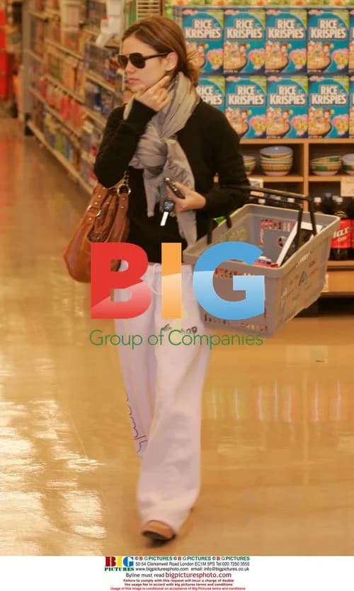 Rachel Bilson shops in PJs