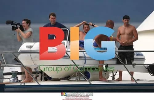 Katie Price and Peter Andre leave boat in Australia