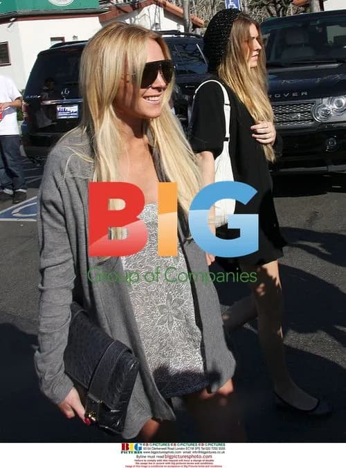 Lindsay Lohan, 21, lunches and shops in Malibu