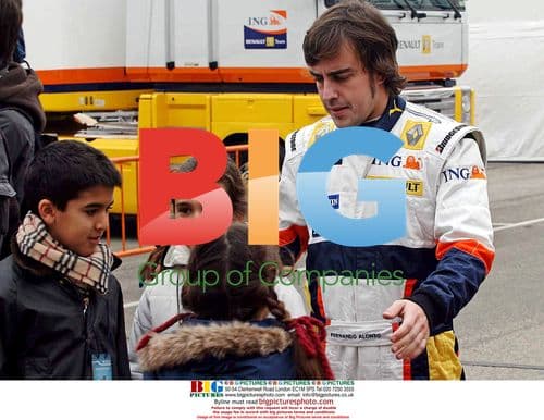 Fernando Alonso tests Renault R28