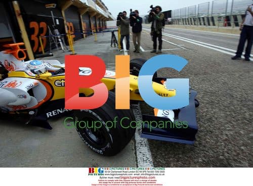 Fernando Alonso tests new Renault R28