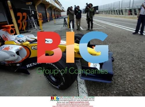 Fernando Alonso tests new Renault R28