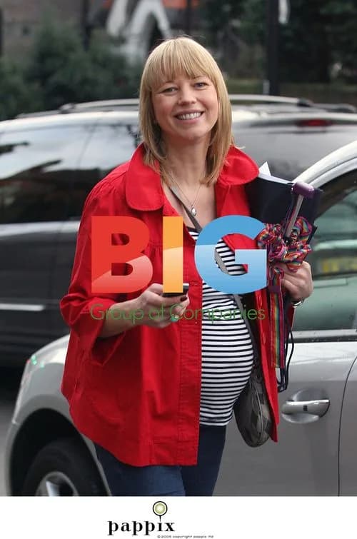 Pregnant Sara Cox Out in North London