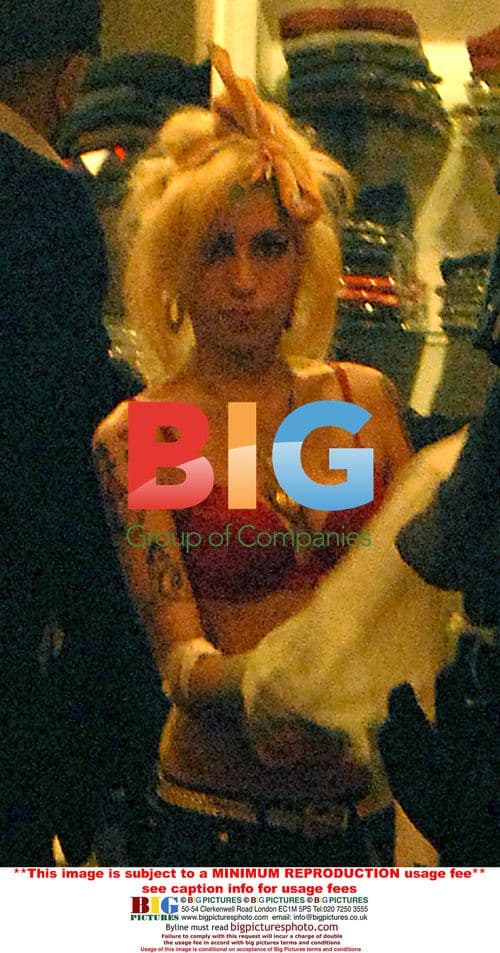 Amy Winehouse out shopping with dad