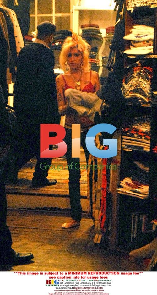 Amy Winehouse shopping with dad