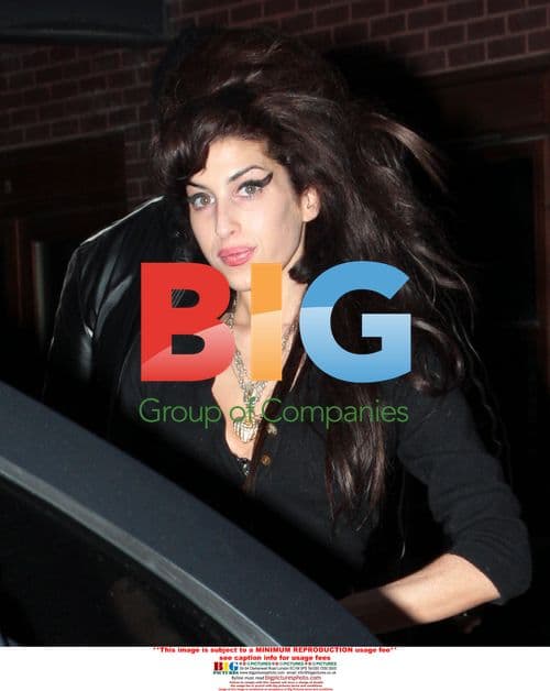 Amy Winehouse leaving home for doctor