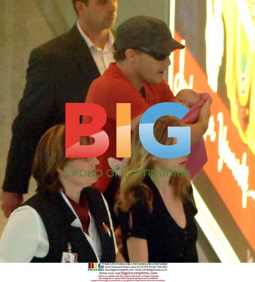 Heath Ledger, Michelle Williams, and baby Matilda at LAX
