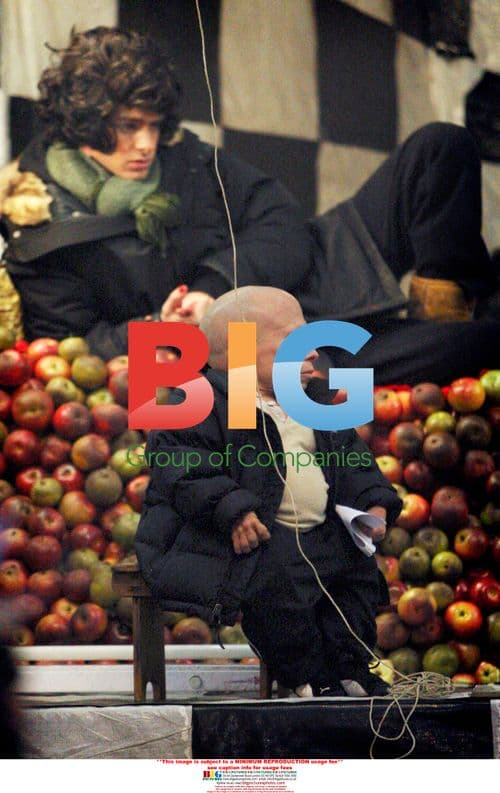 Heath Ledger, Lily Cole, Verne Troyer on set of Imaginarium of Doctor Parnassus