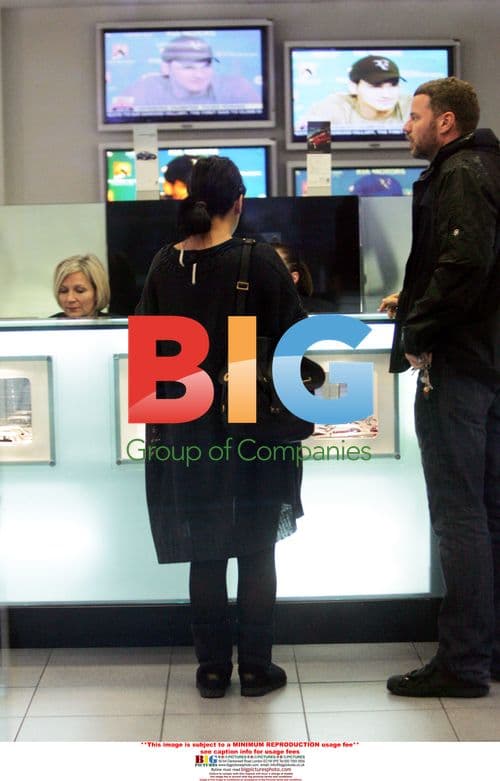 Lily Allen and Ed Simons Shop for New Car