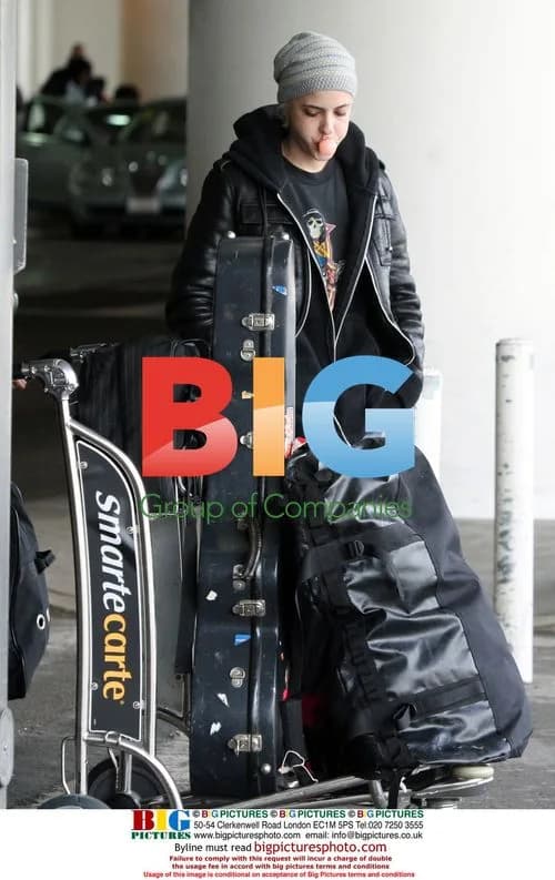 DJ Samantha Ronson Blows Bubbles at LAX