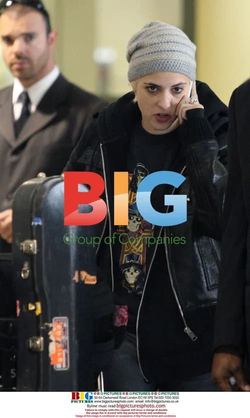 DJ Samantha Ronson Blows Bubbles at LAX
