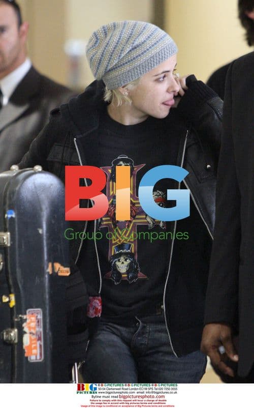 DJ Samantha Ronson Blows Bubbles at LAX