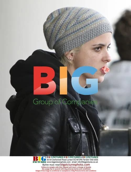 Samantha Ronson blows bubbles at LAX