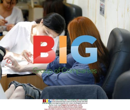 Marcia Cross Runs Errands in Santa Monica