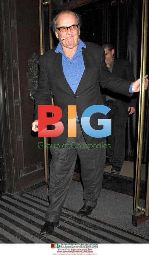 Jack Nicholson clowns around for paparazzi