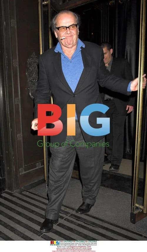 Jack Nicholson clowns around for paparazzi