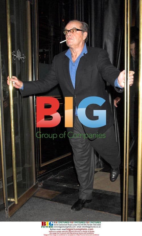 Jack Nicholson clowns for photographers