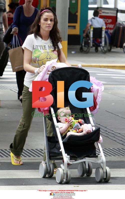 Jordan (Katie Price) and family go shopping