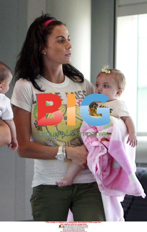 Jordan and Peter Andre go shopping with family