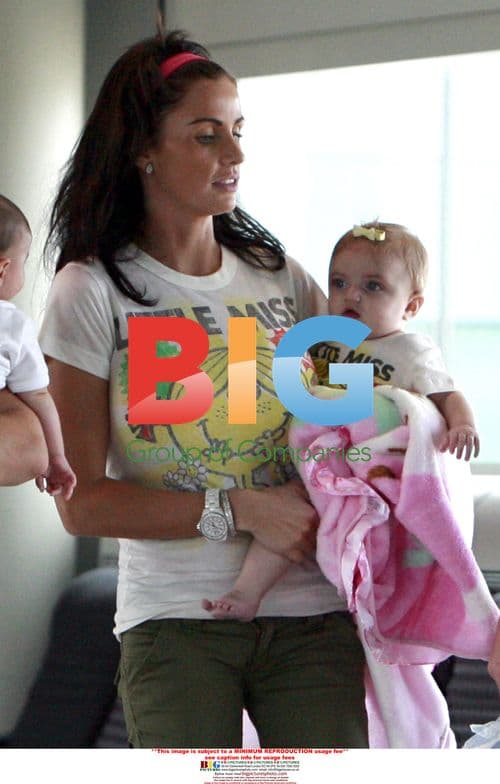 Jordan and Peter Andre shop with family