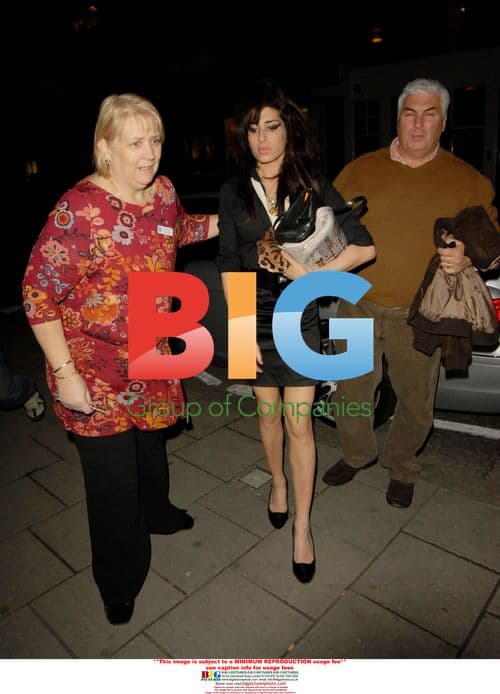 Amy Winehouse Checks Into Rehab Clinic