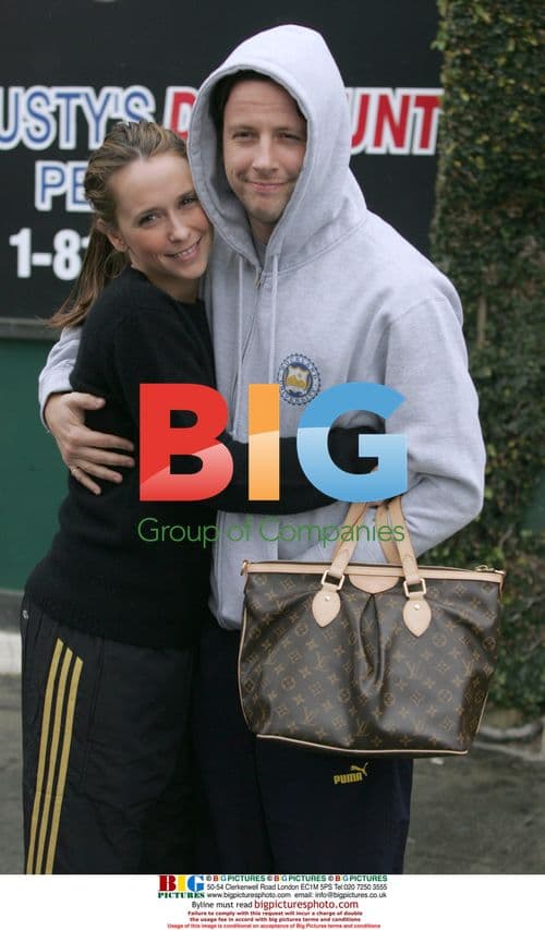 Jennifer Love Hewitt and Fiance Spotted