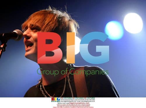 Pete Doherty Emotional Onstage