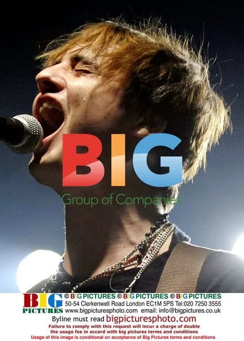 Pete Doherty Emotional Onstage