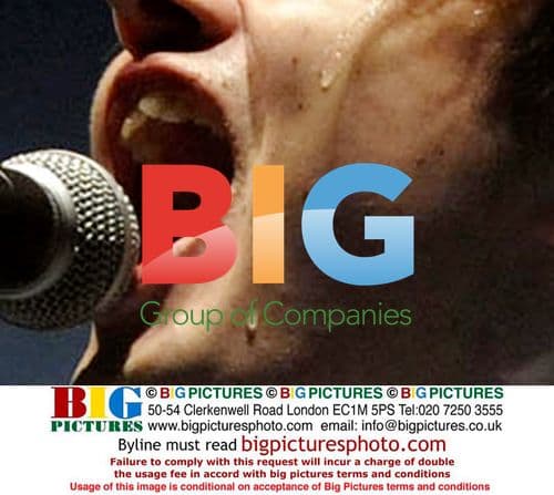 Pete Doherty Emotional Onstage