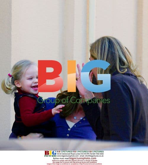 Princess Cristina brings daughter to school