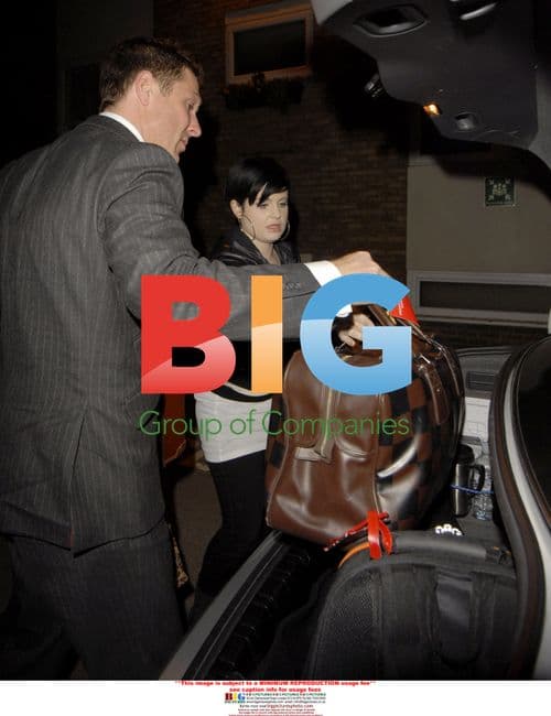 Amy Winehouse Checks Into Rehab