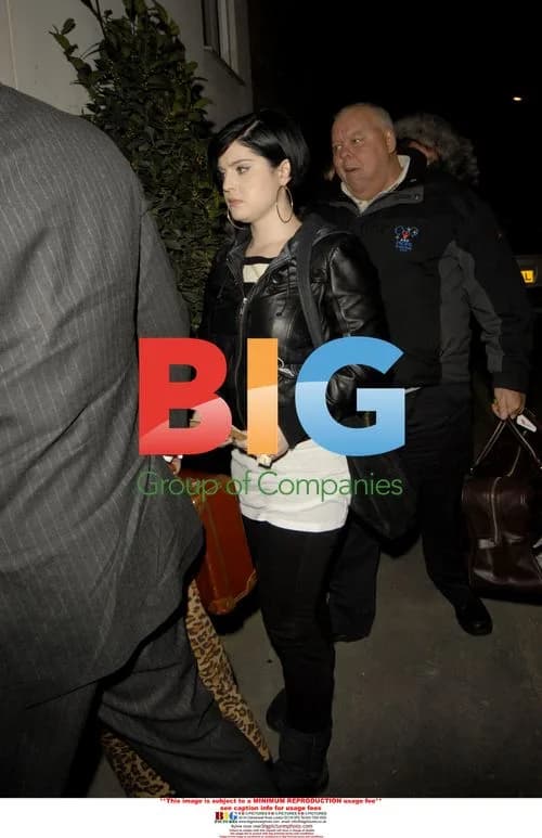 Amy Winehouse Enters Rehab
