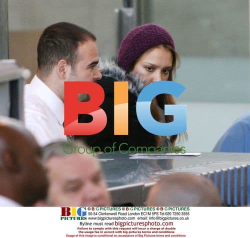 Jessica Alba Pregnant at LAX