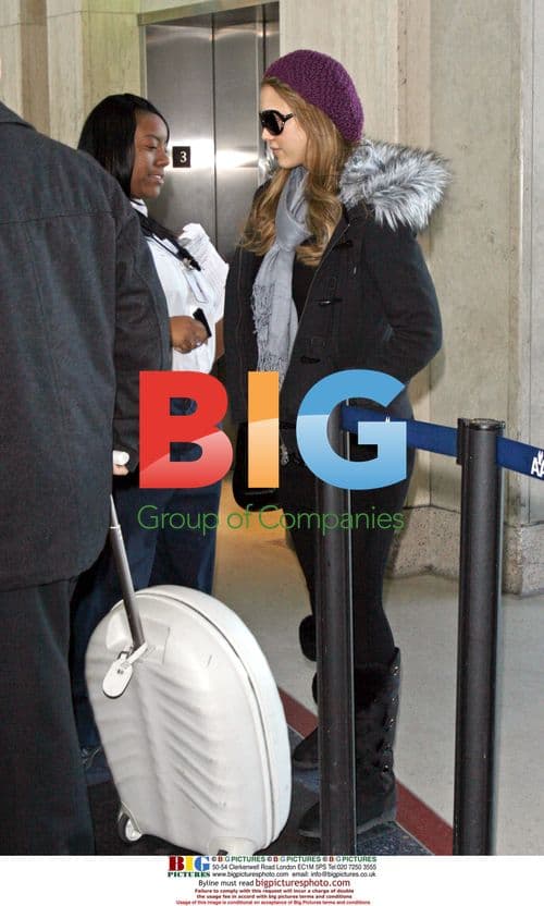 Pregnant Jessica Alba at LAX