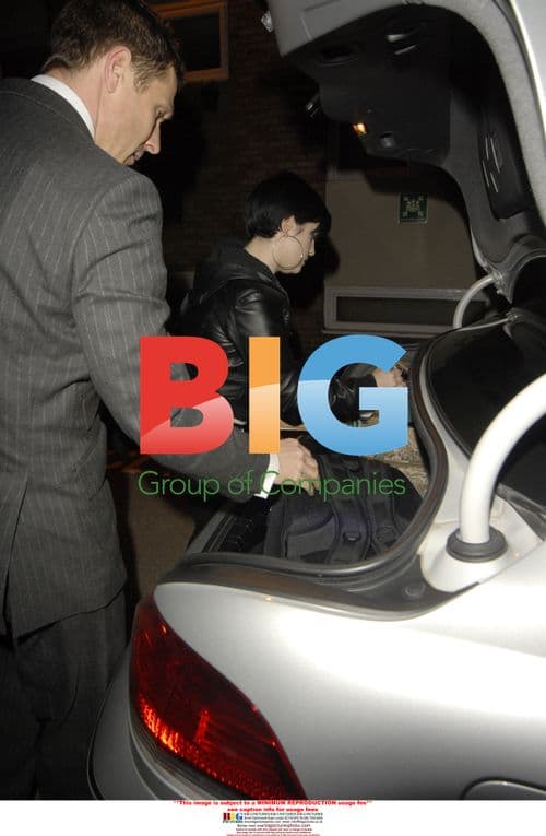 Amy Winehouse Enters Rehab