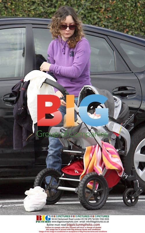 Sara Gilbert and Family Lunch