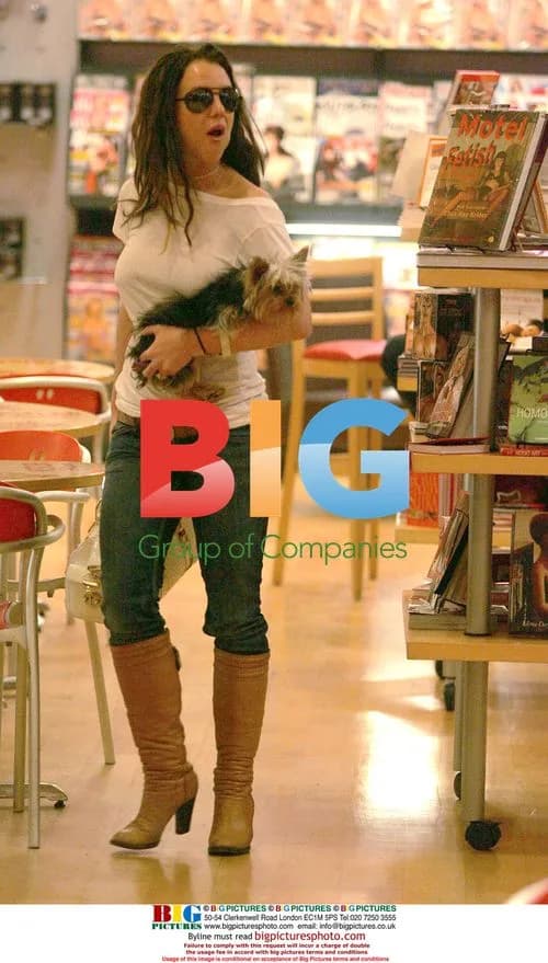 Britney Spears Shops at Hustler Hollywood with Dog