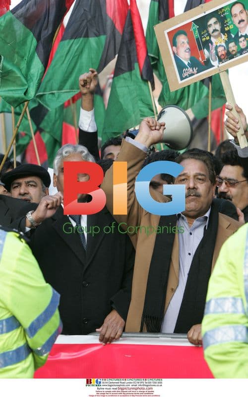 Jemima and Imran Khan attend protest in London