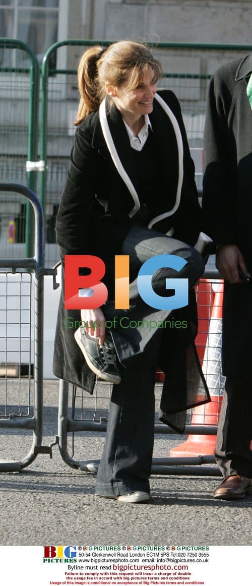 Jemima and Imran Khan protest at Downing Street