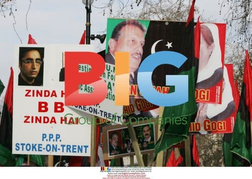 Jemima Khan leads protest outside Downing Street