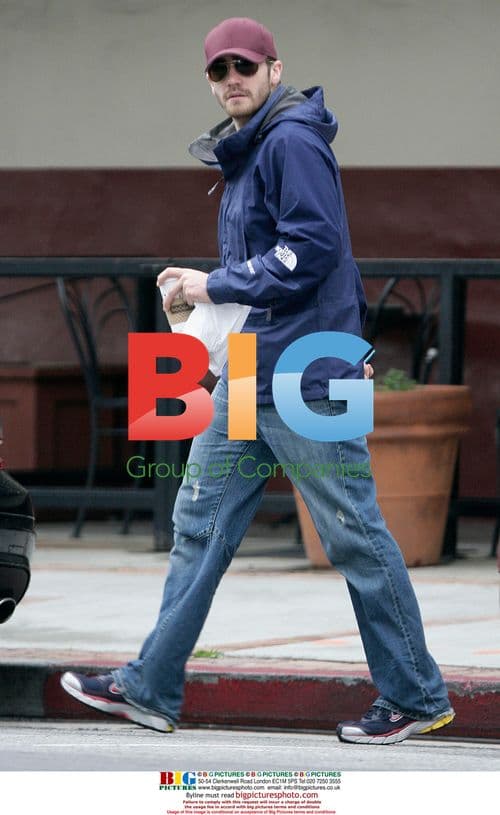 Jake Gyllenhaal Gets Coffee in Brentwood