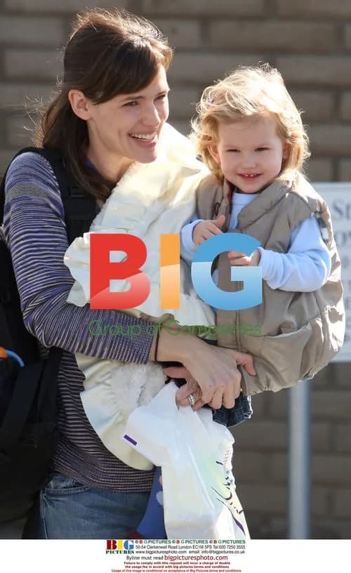 Jennifer Garner and Daughter Violet at Pump Station